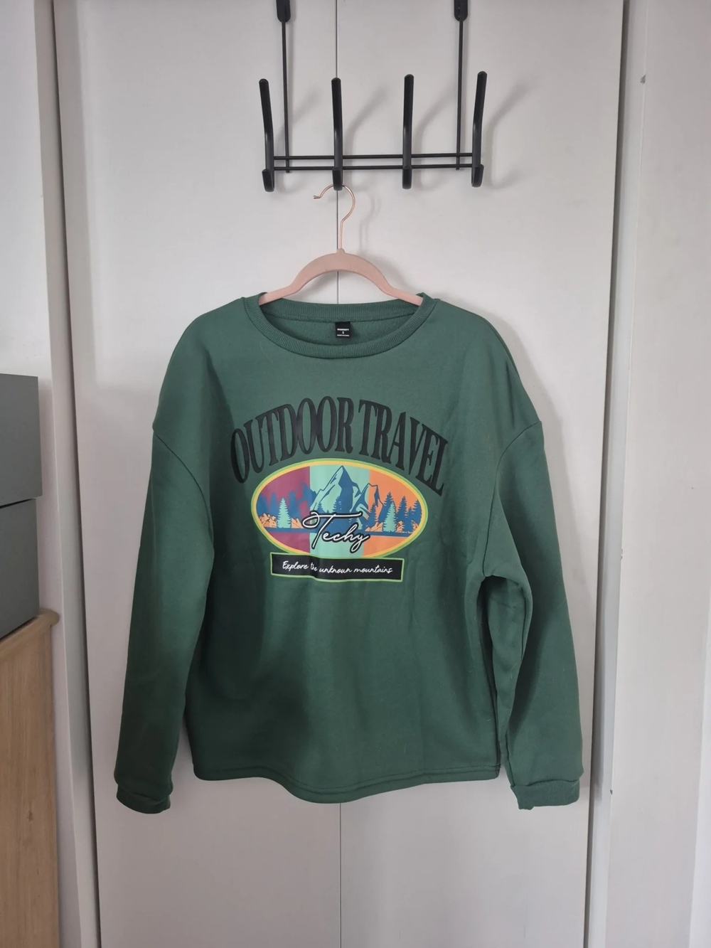 Outdoor Travel Green Graphic Crewneck Sweater - Unbranded